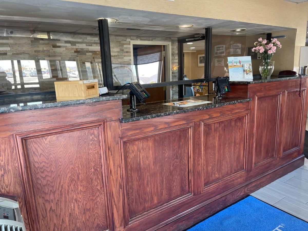 Baymont By Wyndham Scranton Dunmore Extérieur photo
