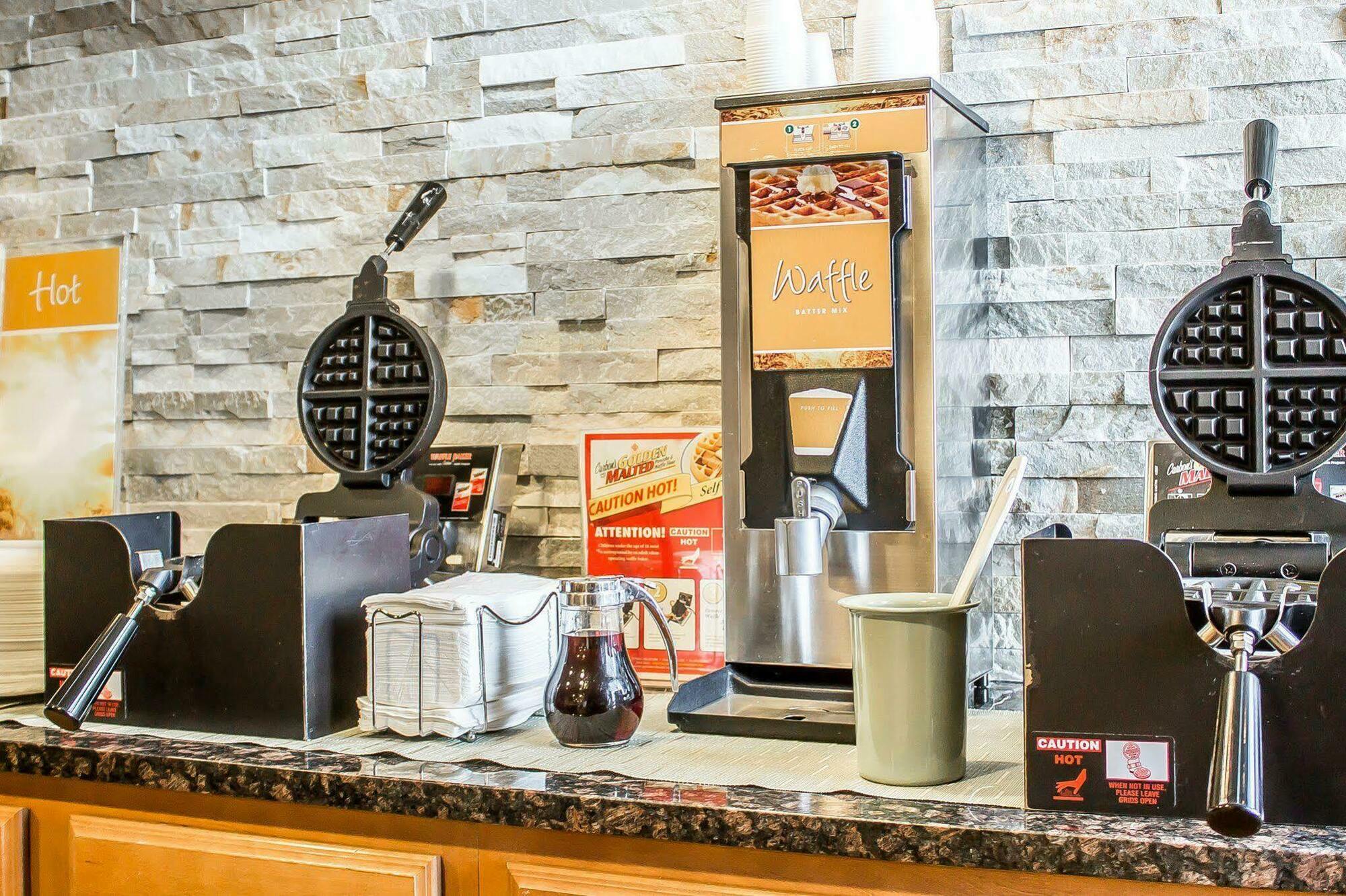 Baymont By Wyndham Scranton Dunmore Extérieur photo