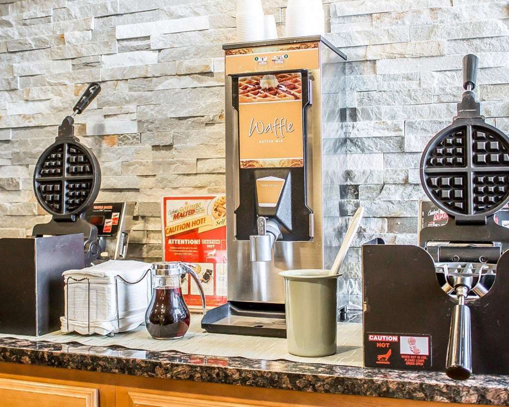 Baymont By Wyndham Scranton Dunmore Restaurant photo