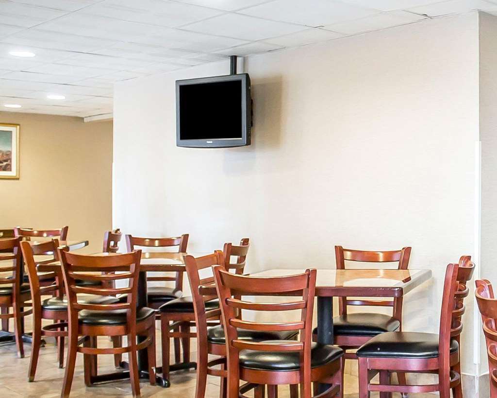 Baymont By Wyndham Scranton Dunmore Restaurant photo